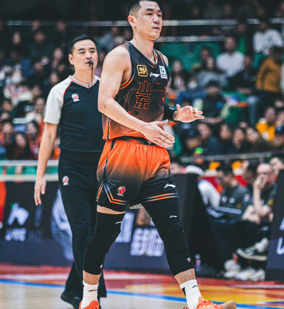 关于冲刺阶段山东男篮备战NBA常规赛,强势反弹细节曝光,气氛紧张,轮换策略成焦点的信息 关于冲刺阶段山东男篮备战NBA常规赛,强势反弹细节曝光,气氛紧张,轮换策略成焦点的信息