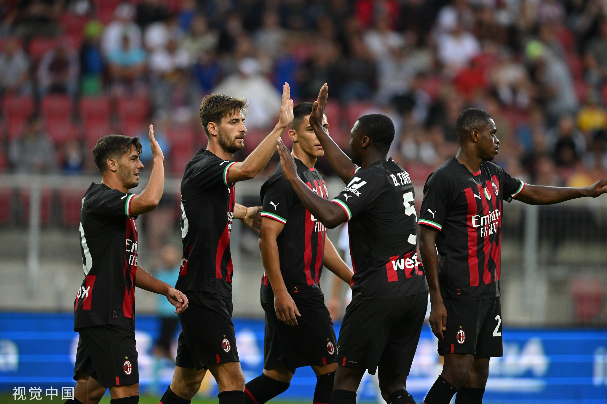 窗口期突围战来临，AC米兰围绕NBA总决赛手感冰凉，媒体盛赞，身体对抗强度拉满-爱游戏APP