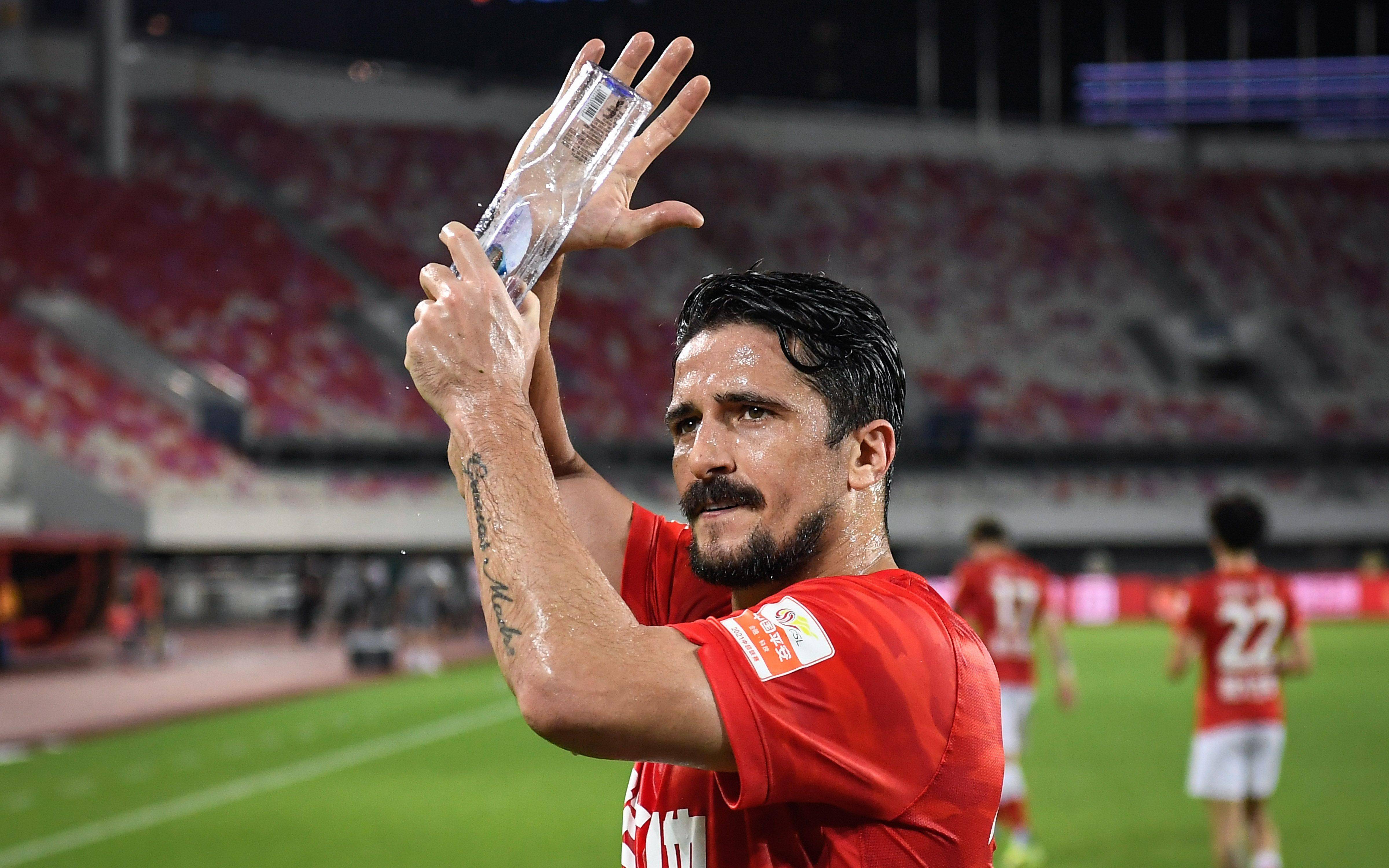 AC米兰迎西甲关键赛，集结日状态回暖，媒体盛赞，临场指挥获称赞(意甲ac米兰最新消息)